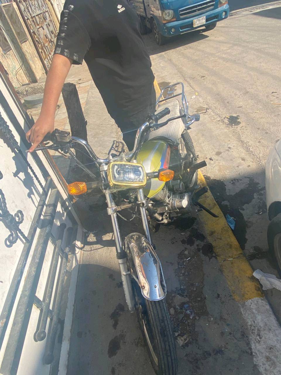 👋سلام عليكم 🏍دراجه  ايراني 4كير مديل ❗2020 نضيفه تخم تاير نضيف مرات تطلع دخان ومرات متطلع تشتقل وتمشي بس تغربط بيها خلل بل كابريتر ابيع كوم حديد لا تخابر تكلي شبيها وشنضافته ابيع كوم حديد هيه مابيها شي بس اني اريد اريح بالي بسعر 200 قفل عنواني بغداد الحبيبيه 
رقمي***********