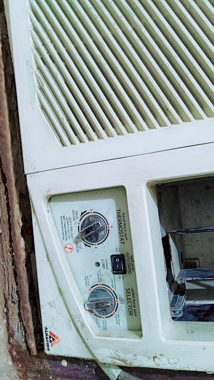 للبيع مكيف الحافظ شرط التبريد..ثلج ماداخل صيانه مكيف نضيف كلش ..السعر 240 وبي مجال بسيط ...***********
