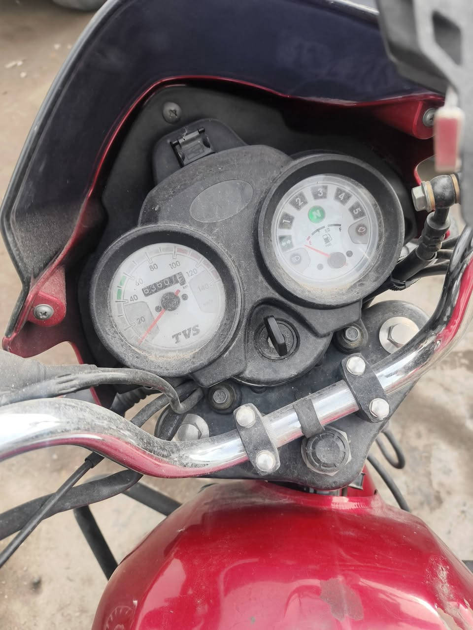 سلام عليكم تي في اس موديل ٢٣
الدراجه خير من الله لا تنقيص ولا شي الدراجه متروكه بحاله الوكاله 
مرقم ثاني يوم تحويل 
رقم صاحب دراجه ***********
السعر 1750 وبيه مجال قليل 
مكانه حي اور
