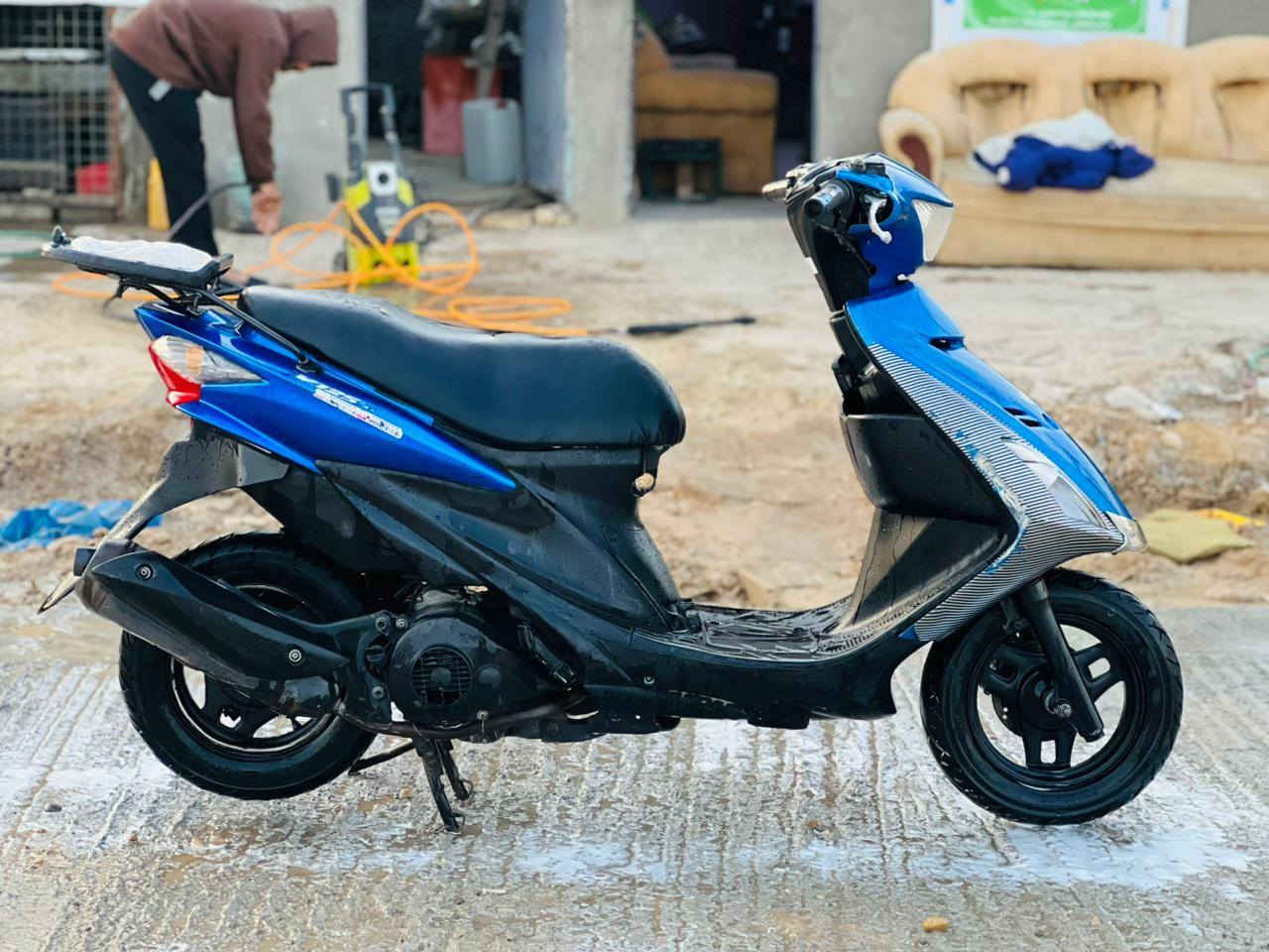 السلام عليكم ادرس حديث مفتوحة رايمر  دراجة كلها شغالة تخم تاير جديد دراجة ناعمة شلعة ومعدل برغي ما بيها نقص *********** مكان كوت خاجية خاص كفرات بلادي
ملاحضه عداد طافي
