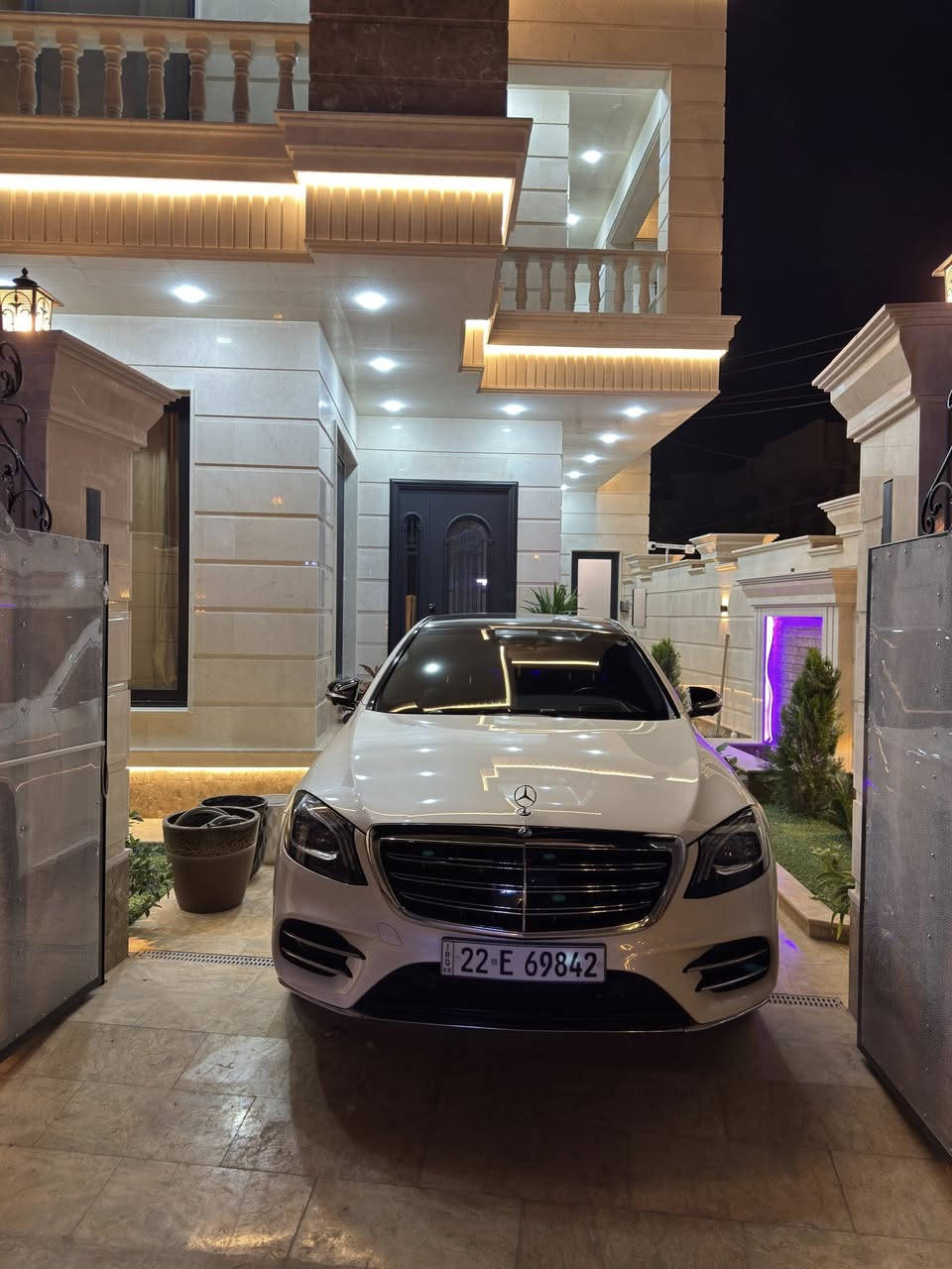 للبيع S560 موديل 2018
محرك 8 سلندر 4 الاف توين تيربو

كير 9 سرعات

وارد الماني فقط صبغ جاملغ وباب خلفي اثر شخط والصور موجودة

ماشية81 الف كيلو  

فول مواصفات

جكات تصعد وتنزل 

فتحة بانوراما

رادارات وكامرات 360

نظام الرؤية الليلية

تحكمات كشنات امامية و خلفية كهربائية و مساج

كشنات تدفئة وتبريد

نظام اضائة داخلية 64 لون 

DISTRONIC PLUS نظام القيادة الذكية

كاميرات 360 درجة

نظام النقطة العمياء

للحماية قبل الحوادث PRESAFE نظام

مساعد الحفاظ على المسار

نظام الفرملة التلقائية في حالات الطوارئ

تايرات جدد الماني بيرلي رنفلات

دسكات وفلنجات امامي مارسدس اصلي جدد

PPF مغلفة بالكامل السيارة 

رقم اربيل وتحويل مباشر

مكان السيارة ديالى بعقوبة 

*********** رقم التلفون
