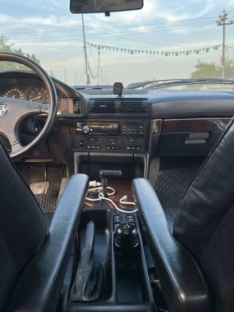 ااسلام عليكم BMW 525 للبيع 
رقم بغداد دولي سنويتها لغايه 2030
مكينه مسكر عدله كفاله 
گير اكسل حداديه اماميه خلفيه جديده.. مصبوغه عام لجماليه فقط بدون اي ضرر 
السياره كل نقص مابيها  وبالعافيه ع الياخذها
عارضها ب83 وبيها مجال لشراي
مكانها بابل
 
للتواصل الاتصال ***********
