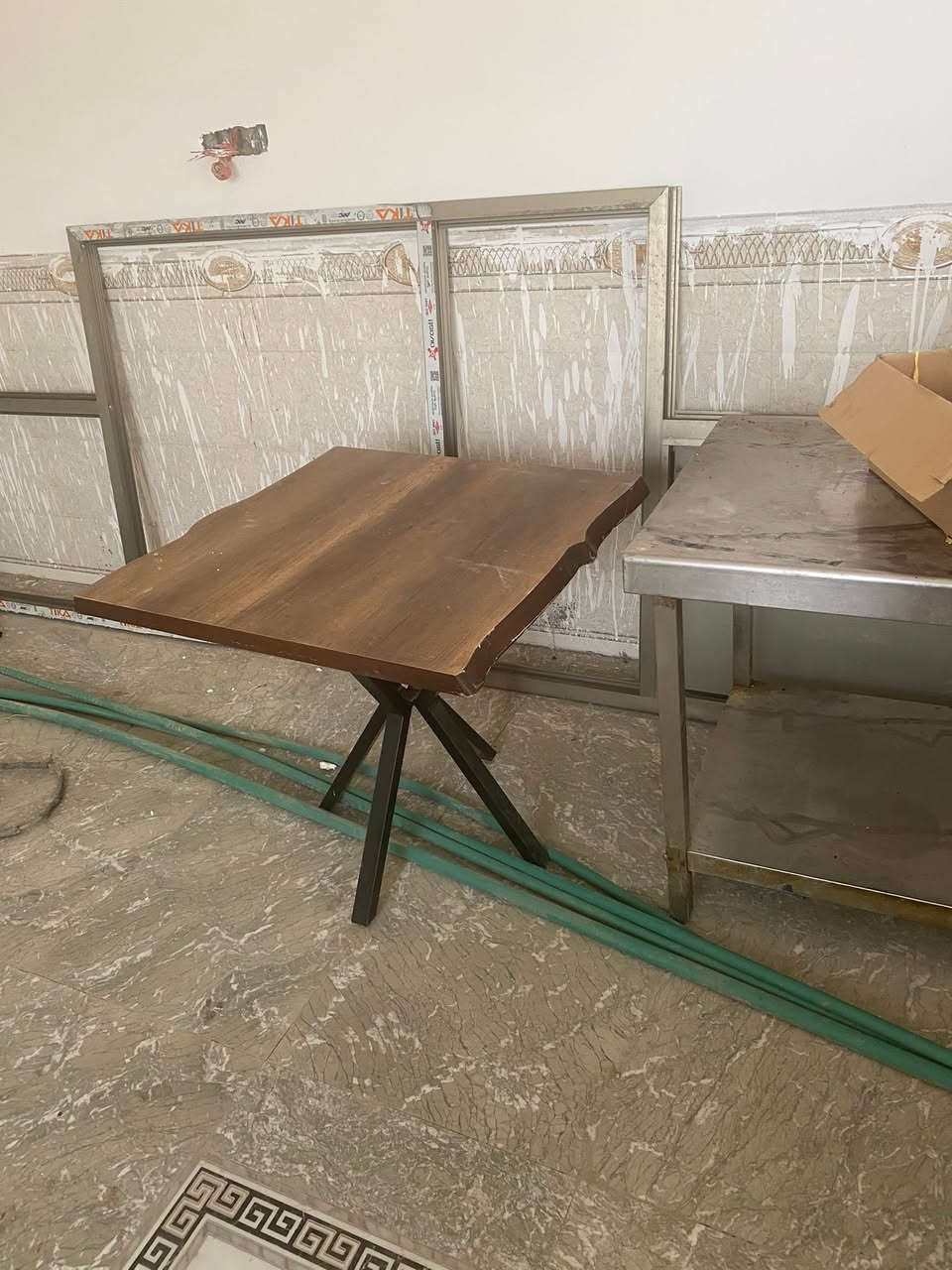 السلام عليكم 
توجدغراض مطعم للبيع 
أفران كهربائيه ومكائن كنتاكي وبرادات 
ميز طعام مع كراسي جميعها مستعمله وبحاله جيده للبيع وحسب الصور المرفقة 
موجوده في الناصريه تصلح عمل مطعم كامل ..
الاتصال فقط على الرقم ادناه غير موجود على الفيس بوك..
ملاحظه /
عذرا لعدم جودة الصور لان جميع الغراض محفوظة في مخزن 

‭***********‬
