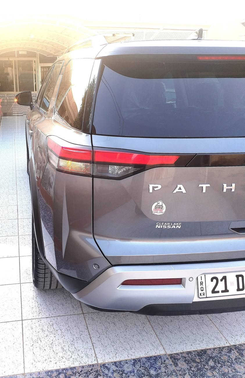 للبيع  : نيسان باڤندر
الفئه : PLATINUM بلاتينيوم

الموديل : 2023

حجم المحرك : V6 3500  

اللون : نفطي

الممشى: ١٣٣ الف كم

المواصفات :

بانوراما 

قياده ذاتيه

داتا شو 

كامرات 360 درجه

عدادات ديجيتال

تحكم وضعية استيرن كهرباء

بردات خلفيه 

بصمة تشغيل

بصمات ابواب 

تشغيل عن بعد

تدفئة وتبريدمقاعد اماميه وخلفية

هيتر ستيرن 

مقاعد جلد

رادار امامي و خلفي و جانبي 

تحديد مسار 

حساسات اماميه وخلفية

صندوك كهرباء 

7 وضعيات قيادة

اوتو ستوب 

اوتو هولد 

رقم سليمانية بأسمي سنوية لغاية ٢٠٢٩

مكان السيارة ديالى الخالص  

الضرر ؛ نص البنيد وشوية بالجاملغ بدون دواخل ايرباك استيرن فقط وراجع سستم    

تخم تاير

صور السيارة ورقم الشاصي وصور الضرر موجود بالمنشور

السعر ٢٦٠ ورقة وبي مجال بسيط ماكو هيج سعر وبهاي النضافه

الاتصال على الرقم

(***********)
