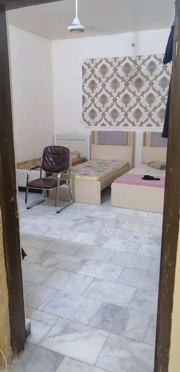 دار للبيع في حي الجامعه 
المربع الاول الذهبي 
يبعد عن المستشفى التركي 5 افرع 
قريب على كورنيش سدة الفلاحيه 
طابقين واجهة حجر 
الطابق الاول غرفتين نوم صاله استقبال مطبخ صحيات
الطابق الثاني غرفتين نوم صاله استقبال ومجموعة صحيه 
المساحه الكليه 200م 
شارع 10م خدمات كامله 
عندك دار أو قطعة أرض 
قديم جديد دزه النا ولباقي علينه 🛑
***********
