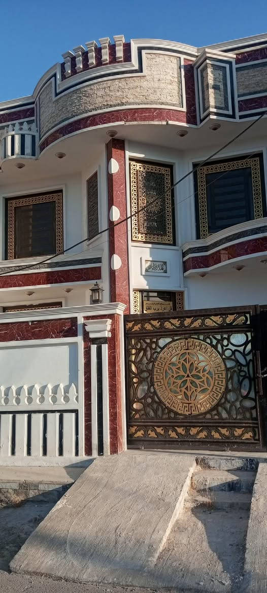 للبيع ....دار سكني موقع ممتاز....في الضباط السريع مجاور الجامع التركي .....دبل فاليوم المساحة 220م ...الواجهه 10م النزال22م .... يحتوي على خمسة غرف..وصالة واستقبال وثلاث حمامات ....شارع تبليط 10م الدار فارغ حاليا....السعر 250مليون قابل للتفاوض للاستفسار....***********
