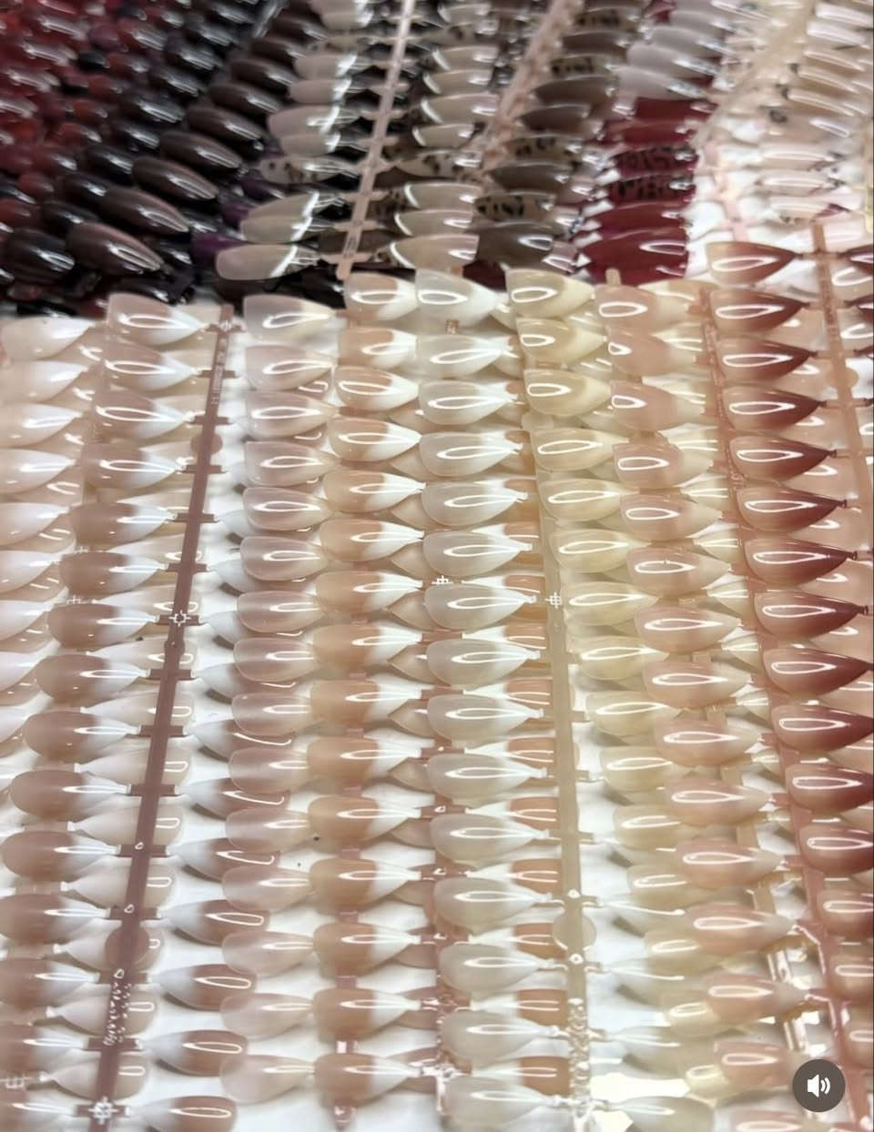 احلى أنواع الأظافر
يوجد توصيل داخل بغداد


**إذا كنت صاحب هذا الإعلان وتريد حذفه لأي سبب، رجاءا أرسل رسالة إلى الدعم الفني**