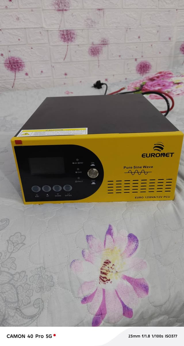 عاكسه كهرباء وتشتغل على الطاقه الشمسيه للبيع جديده ما مستعمله اللي يريدها يطب خاص ***********
