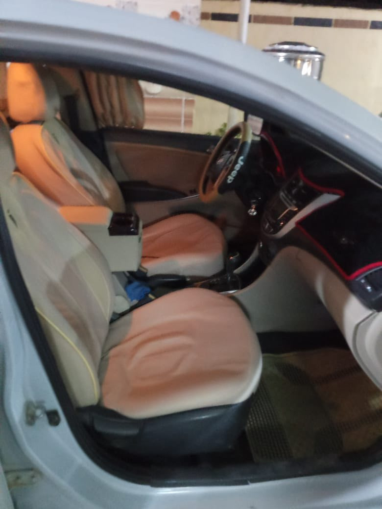 اكسنت موديل ٢٠١٥ 
مكينة اثر بخار حجم ١٤٠٠ 
كير بي عتة خفيفة بل تحريكة 
مصبوغة حزام 
تحويل وكالة 
٧٠ وبيها مجال بسيط 
***********
***********
