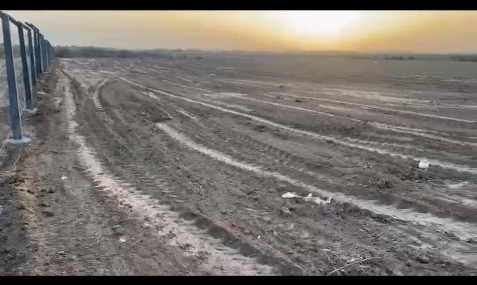 سلام عليكم على بركت الله 
🔸توجد ارض للبيع 
🔹مساحة (7دونم)
🔶موقع واسط العزيزية الدير الاوسط
🔹تبعد عن الشارع (500م)
الاستفسار 
مراجعة مكتب عمار احمد للعقار 
التصال…
‭***********
***********
