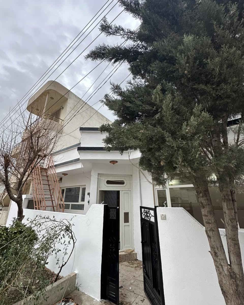 سەرەتا بەناوی خودا 
کۆدی/10910
خانوو بۆ فرۆشتن"یان گۆڕینەوە بە موڵکی تر  
📍ناونیشان/ پشت  مزگەوتی فەجر"نزیک مارکێتی بەرەکەت
📐ڕوبەر / 100 مەتر
📏پێشی/ 10 بە 10
🛣️شەقامی/ 15 مەتر
🌕 ڕوو / گۆیژە
🏗️پێکهاتوەلە/ 1 نهۆم  
نهۆمی یەکەم  ( میوان + متبخ + مشتملات + 1نوستن + 2ژوری ژێرزەمین ) 

تێبینی ( خانوەکە لەشوێنێکی زۆر خۆش دایە نزیک مزگەوت و قوتاب خانە و خەتی پاس  و مارکێت )
ئاڵو گۆڕ دەکات لەگەڵ موڵكی تر"شوقە+خانوو "زەوی "باخ
ــــــــــــــــــــــ
🖊️/ بۆ زانینی نرخ  کۆمێنت بکە 
ــــــــــــــــــــــــ
بۆ پەیوەندی📞
☎️***********
☎️***********
ـــــــــــــــــــــــــــ
تۆی بەڕێز موڵکت هەیە دەتەوێت بیفڕۆشیت یان بیدەیت بەکرێ زانیاریەکانمان بۆ بنێرە هاوکارتان دەبین 
‏‎*********** ☎️واتس ئاپ"فایبەر 
‏‎یان سەردانی نوسینگەی(جوانی موڵك)بكەن
‏‎ناونیشان"ئیبراهیم ئەحمەد"بەرامبەر دیلان سیتی
