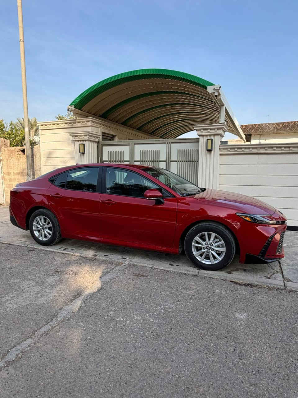 االسلام عليكم 
كامري هايبرد
2025 دخول جديد رقم بغداد
مكينه2.500 بانزين و هايبرد HEV 
فئة ال Le ماشيه 33 الف ميل
حساسات
تحكم ستيرن جهتين
رادار امامي
رادار جانبي
قياده ذاتيه
كروز سرعه
مانع انزلاق
مانع تصادم
حساسات ضغط الاطارات
بك لايت لد   LED
لايت زنون امامي بلادي LED
ويل 18
محدد مسار
تصحيح مسار
حساسات ستيرن التنبيه  
مودEV
اوتو هولد
 بصمه
3أنظمة قياده ECO / Normal / Sport 
قطعتين تبريد
سايد بريك بصمه
نضامGBS + خرائط
اوامر صوتيه وتسجيل صوتي
كامره خلفيه
منافذ تايب سي 
شحن لاسلكي 
وبعد بيها مواصفات معروفه
تحويل ثاني يوم 
سعر194بيها مجال شي بسيط
مكانها  صلاح الدين سامراء 
‏  التواصل عبر الاتصال فقط ووتساب ***********  
ضرر امامي وبيها ملاحضات بسيطه 
ورقم الشاصي مرفق ب صور
