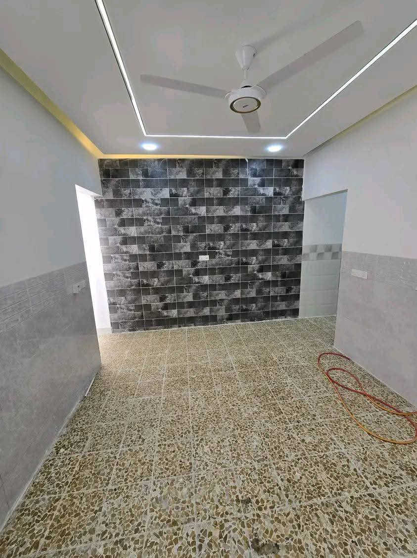 للبيع بيت 100م طابق واحد واجهة 5م العمق 20م الموصل أيسر حي السماح السياسين مقابل المدرسة الكويتيه السابعة ع شارع ١٥م اتجاه شروق بناء حديث زيرو تسليم فوري بسم الشرعي مباشر سند ملك صرف طابو الزهور سكني 
مجهز بنظام دكتات وجبس بورد 
مقابل حديقه 
يتكون الدار من كراج ومطبخ واستقبال وهول وصحيات وغرفة نوم وبيتونه موقع ممتاز مقابل البيت حديقة رصيف 5 أمتار 
للتواصل و الاستفسار اتصل ع الارقام 
***********
***********
مكتب البساتين 
حي البكر سايدين كنيسة تيتانك
