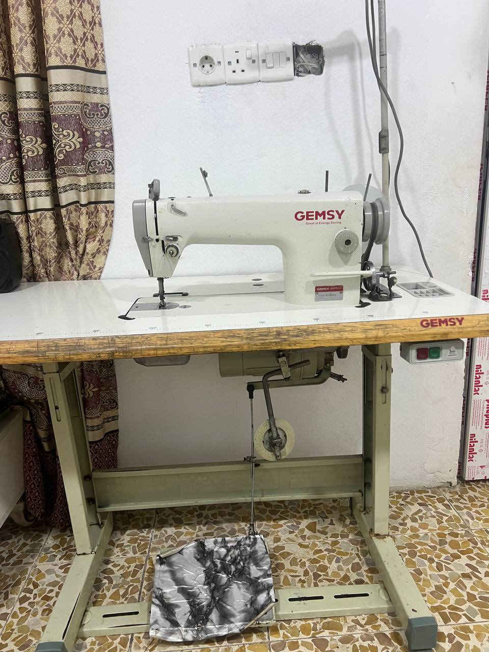 ماكينة خياطة صناعية GEMSY
غرزة مستقيمة
قوية وتتحمل الشغل
تخيط ناعم وما تقطع خيط
مع الطاولة والموطور
جاهزة للعمل فورًا
السعر خاص                                                                                       *********** واتساب
