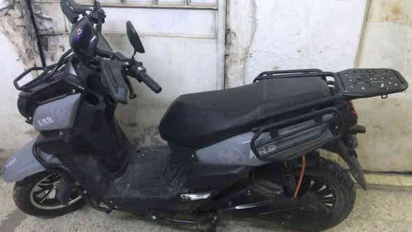 السلام عليكم 

دراجة شحن اباجي للبيع .
الفين ملف ٦بطاريات تمشيك ٤٠ كيلو 
الدراجه نظيفه مابيها اي شي 
للإستفسار *********** .
واتساب موجود .
