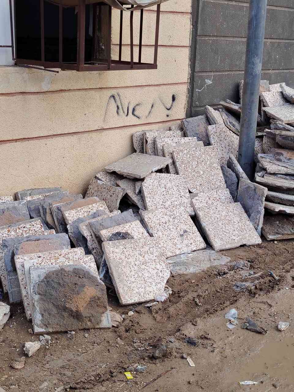 كاشي للبيع مال بيت مساحه 100م شراي يتصل ***********
