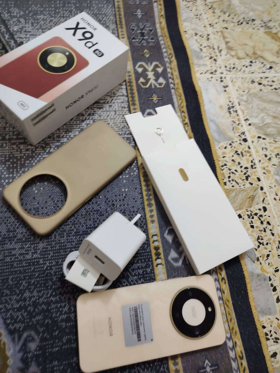 هونر إكس 9D 5G جهاز مستعمل شهرين جهاز جديد ذاكره 256 عشوائية 12 شأحنه 66 واط شاحنه ما مشحون بيه بل كارتونه ما مطخوخه جهاز بل لزكة شركه  (سعره 350 بيه مجال أرخص جهاز) جهاز بيه 12 شهر ضمان الشركه الوطني جهاز لون بيجي حجم البطارية 🔋8300 اقوه بطاريه جهاز مقاوم للكسر والماء (ملاحضه بسيطه جهاز بيت السيمكات مكسور بيه شخط بس شغال سيم كارت وينفتح وينسد سيم كارت) عنوان بغداد الأمين الثانيه الاستفسار واساب مشتري إني475. (***********)
