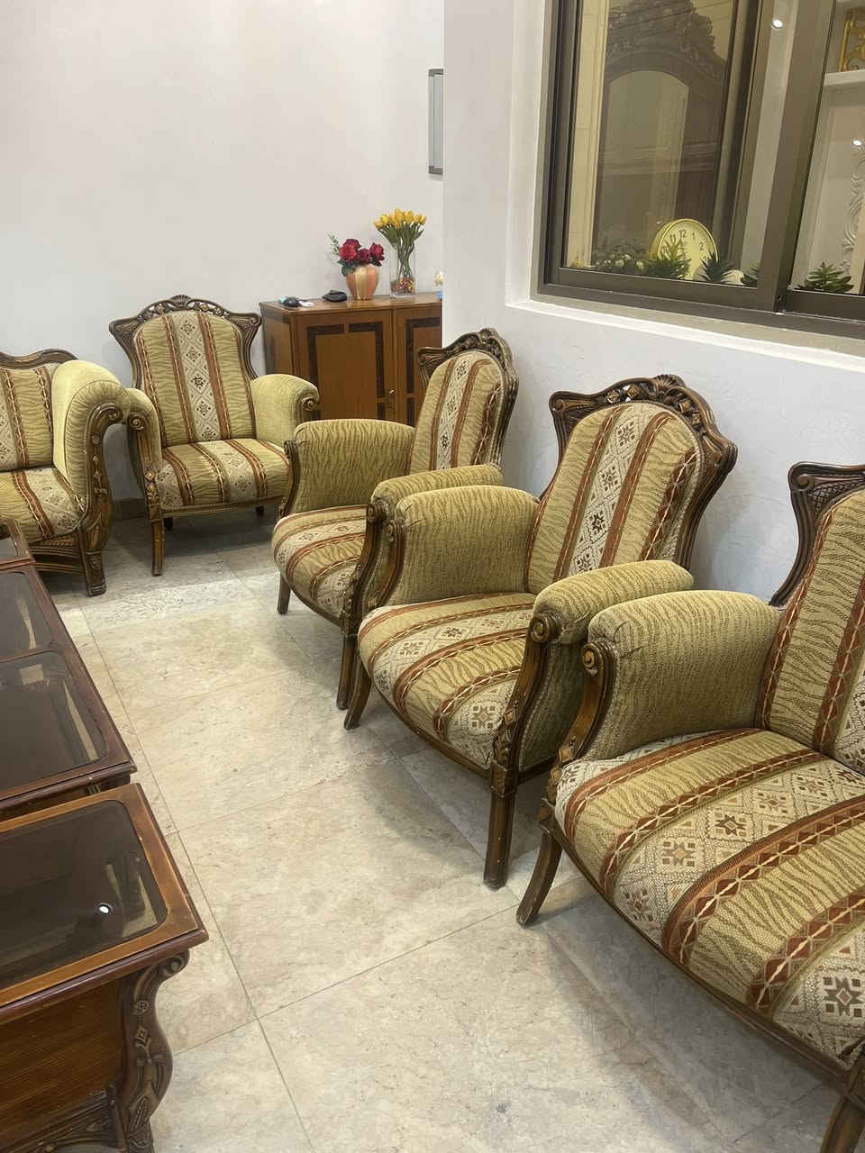 للبيع
طقم قنفات بحالة جيدة جداً
قنفة كبيرة لثلاثة اشخاص
قنفة لشخصين
اربعة كراسي مفردة
السعر 500 الف دينار
وللبيع ...
ميز وسطي مع طبلتان السعر 50 الف دينار

للتواصل
***********
