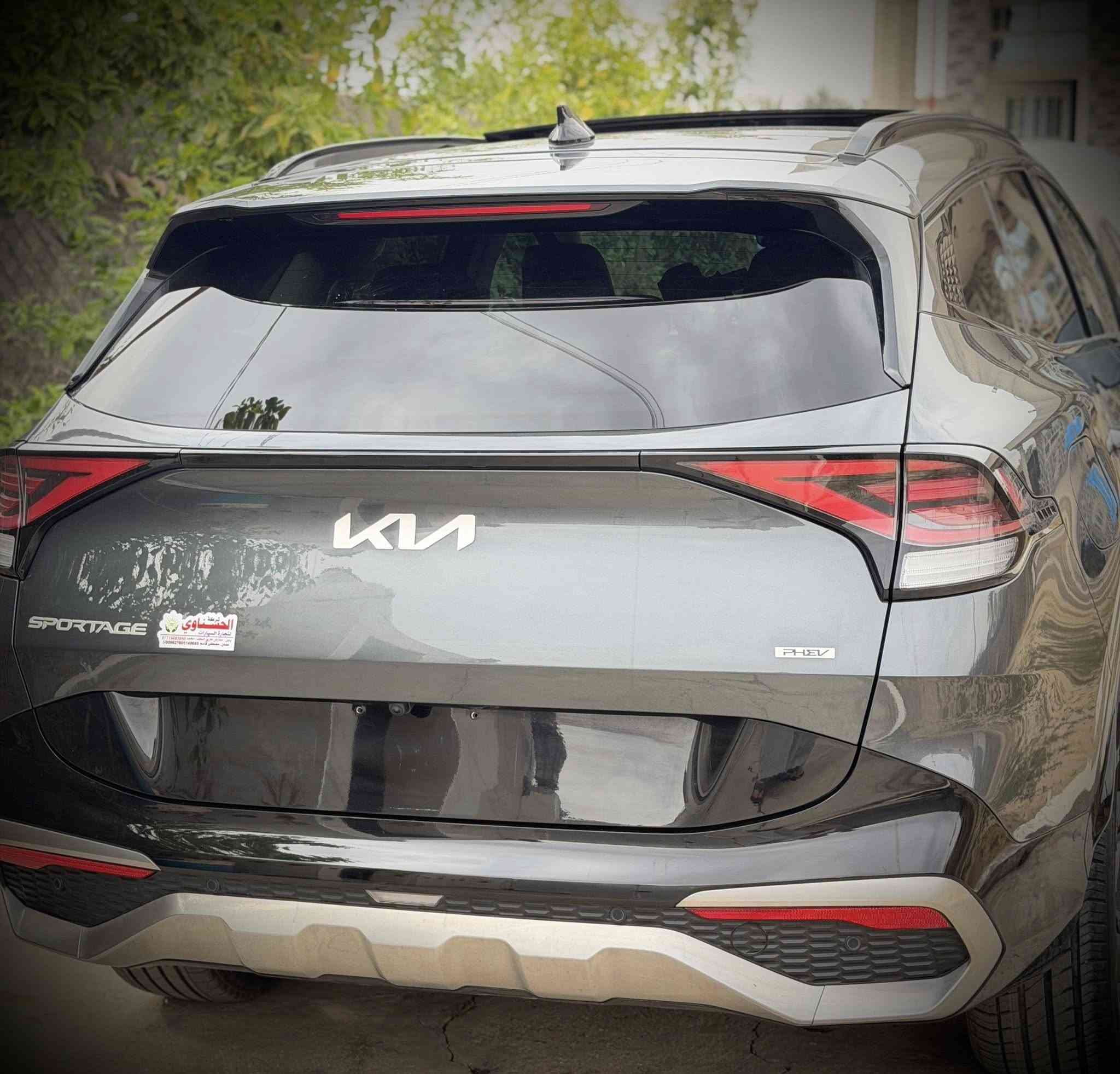 kIA SPORTAGE Sx-Prestige 2024 1.6 Hybrid plug-in
*plug-in*بلكن
.
*أعلى مواصفات برستيج (بلكن )ثلاث انظمه قياده
(شحن +هايبرد + بانزين) قليله ونادره خصوصا بهل النظافه 
والمواصفات …

ماشيه 13 الف مايل 

* المواصفات كلش هواي وموضحه بالصور اعلى شي بيه
فور ويل AWD
تقديم وترجيع بالريمونت
بنوراما 
كاميرات 360 درجه
حساس امامي وخلفي+ رادارات 360 درجه
كشنات جلد+ تدفئه وتبريد كشنات + ستيرن هيتر
جنطه كهرباء 
كير ماوس
لد داخلي متغير الالوان
كشن خزن ميموري

🚗الحادث كما موضح بالصور بدون صبغ نهائيا فقط جاملغ مبدل اصلي نفس اللون وبدون اي ضرر داخلي بدون لغد وبدون ايرباك جميع الايرباكات سليمه 🚗

المكان بابل - الحله

***********

السعر 238$ والرقم مجاني على الدوله تترقم جميع المحافظات.
