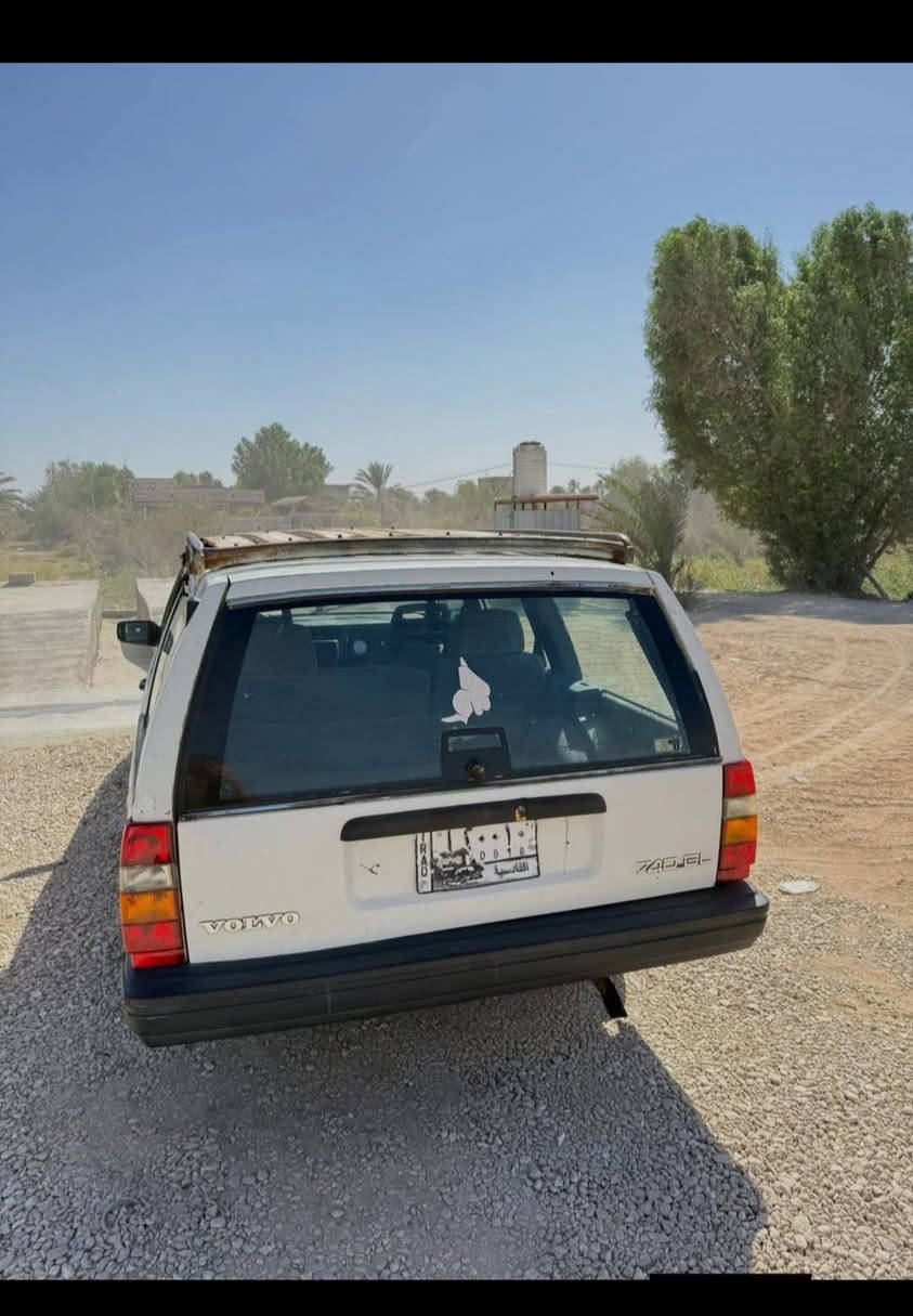 مستعجل على بيعتها فالفو للبيع موديل 92حجم 740مكينه 2.5راس الثور كير اوتماتيك رقم قادسيه الماني السياره ابلاديه احلا من الصوره تخم تاير دوشمه جديده تبريد ثلج 🥶🥶المكان حله كفل مكلف بلنشر رقم راعي السياره ***********او ***********
