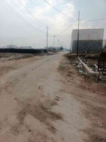 قطعة ارض لبيع يم العباس قرب صيطره مدخل سوق الشيوخ مقابيل فرع الجوادين قرب مدرسة  
الصنيه مساحه 200 متر تبعد عن الشارع العام 400 متر السعر( 10) ملاين وبيه مجال 
الاستفسار الانتصال ع رقم 
*********** سوق الشيوخ
