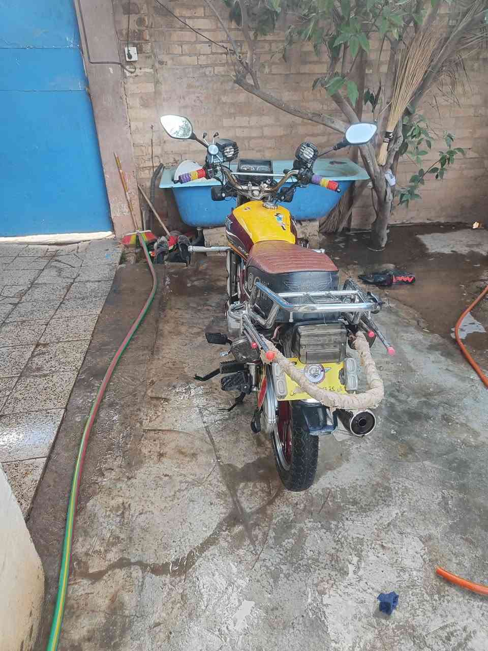 السلام عليكم دراجة للبيع سيفان موديل 23 محرك ما مفتوح شرط لا صرف ولا بخار نضافة مثل البصور فول 
مكاني حويجة ناحية الرياض السعر 580 وبي مجال اتصال./***********
