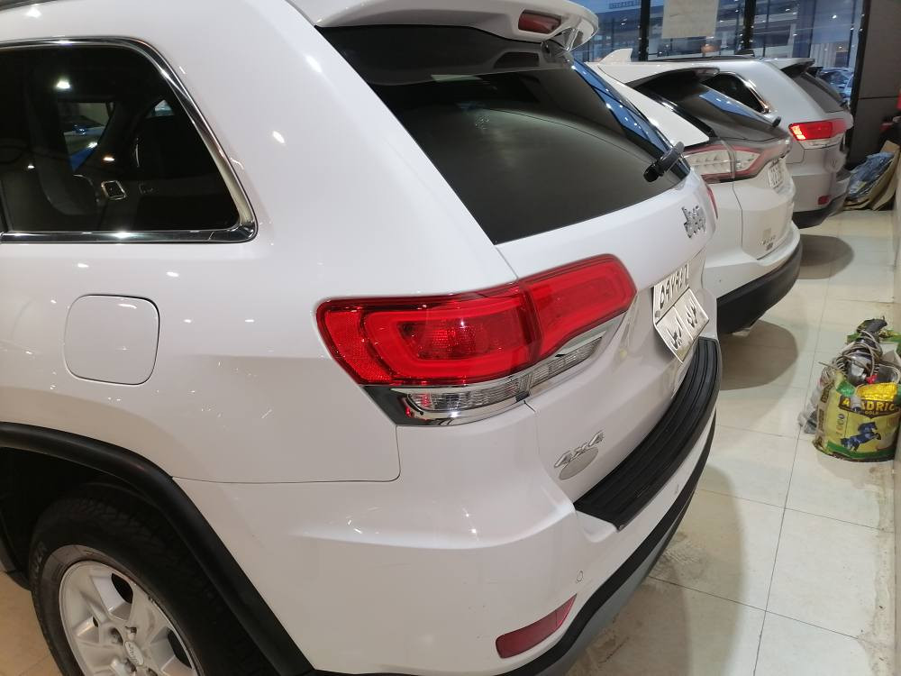 جيب گراند شيرؤكي مؤ ديل 2017 مواصفات أمريكي 4*4 يه ك بارجه بؤياغه جاملغ بيشه وه كه مه ك تعديل 123هه زار مايل رؤشتوه نرخى ٢١٥ $ومجال بؤ به يوه ندى *********** واتساب أربيل, العراق
