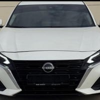 NISSAN ALTIMA 2024 sv داخل ابيض (كريمي)  ماشية 20 الف مايل   جاملغ و ن...