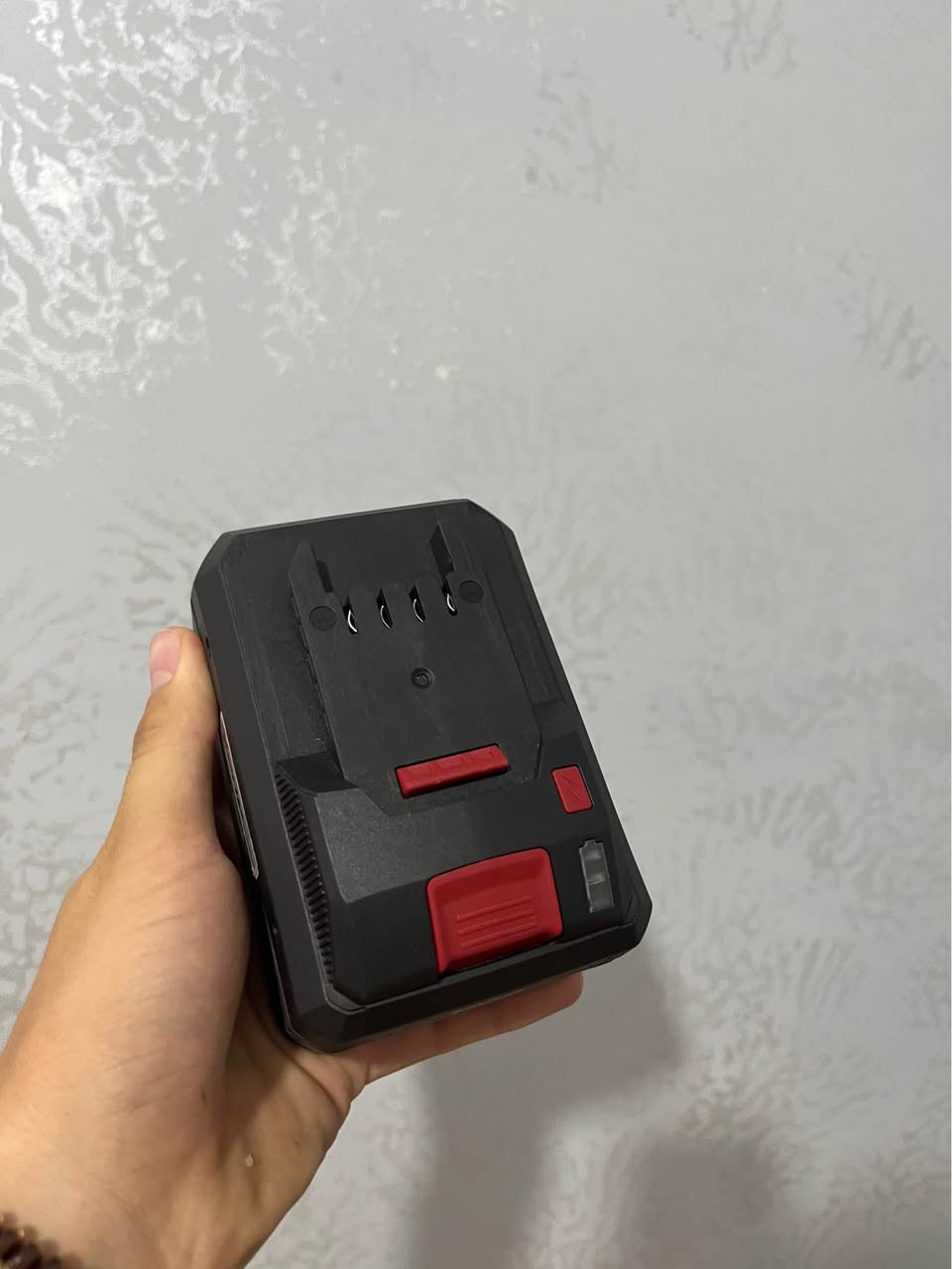 Batterie 20 V 8 Ah  Parkside ￼ وهران, الجزائر


**إذا كنت صاحب هذا الإعلان وتريد حذفه لأي سبب، رجاءا أرسل رسالة إلى الدعم الفني**