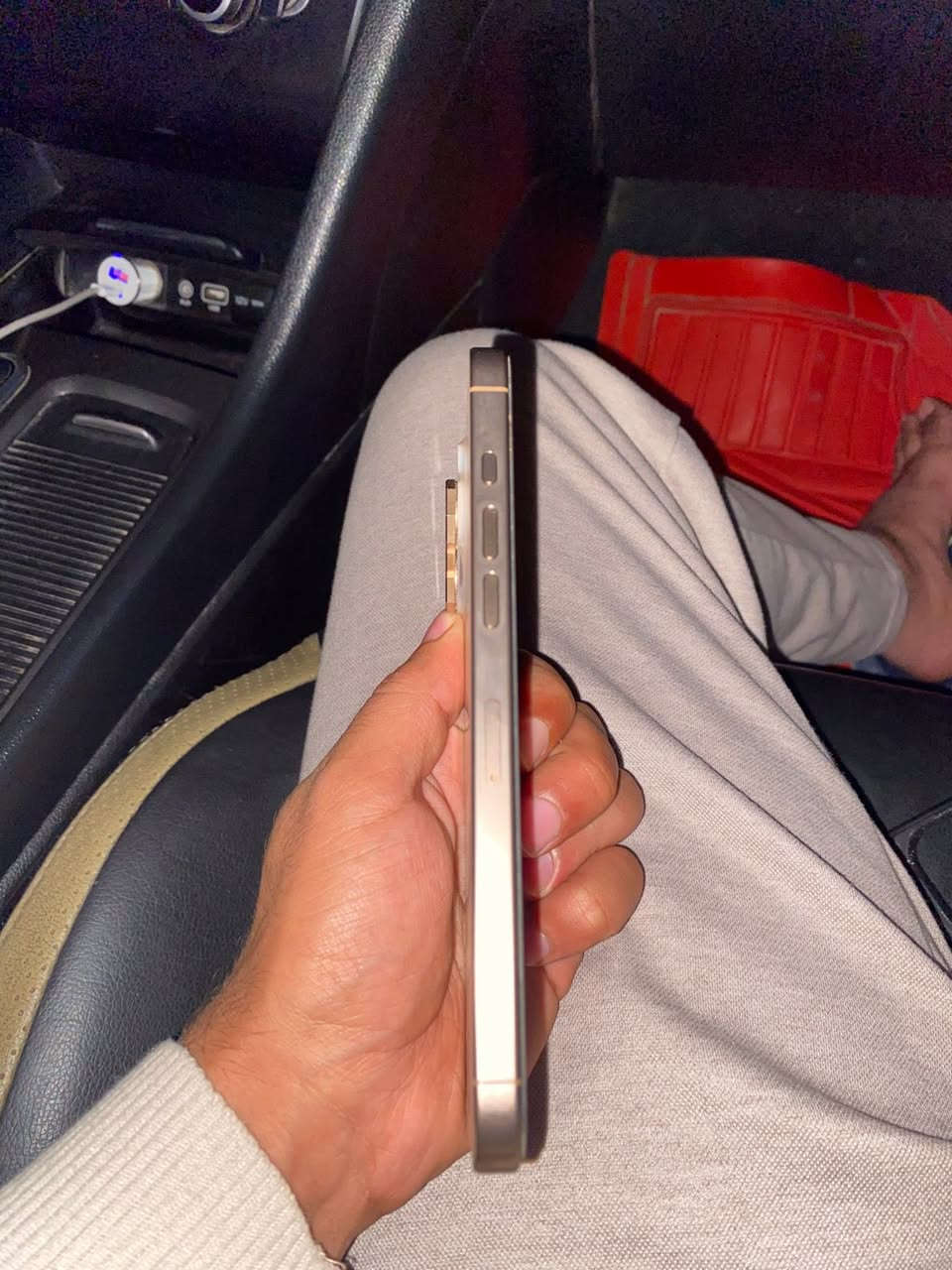 16 برو ماكس مستخدم  الجهاز نضيف كلش بمعنى الكلمه   بطاريته 99 رايده1400    *********** اتصال 

*********** واتساب مكاني بغداد الشعب
