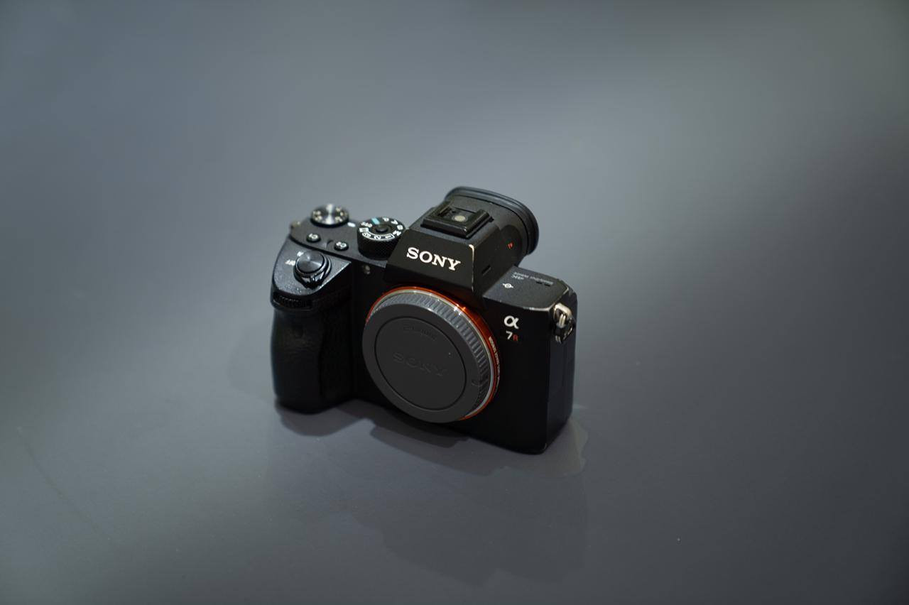 للبيع  SONY A7RIII
للتواصل ***********

مكاني بغداد شارع فلسطين 

نظيفة كلش 100% 

السعر 1600

ملحقات كارتون وشاحنة وبطارية

للعلم هذه R3 مو A7III

 يعني 42.5 ميكه بكسل
