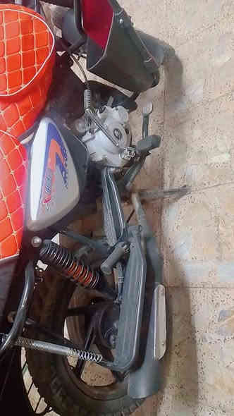 سلام عليكم شباب دراجة بوكس موديل 22 كدامك الدراجة جديدة بلجيس  ماشية 29 الدراجة مرقمة بس باقية تستلم لوحات عليها اريد ابيعها الدراجة نظيفة كلش كدامك شوفت عينك سعرها 2000 مليونين وبيهة مجال للشراي للاستفسار 
*********** وبخدمتكم دراجة ما مشتغلة دلفري الله شاهد بس حاط الصندوك مسواك البيت بس وتجي وتشوف بعينك بيهة صندوك وياها خوذة هدية
