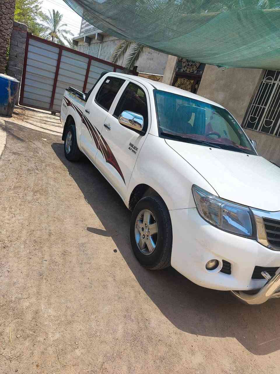 السلام عليكم تويوتا هايلوكس لبيع موديل2014   جديده
تحويل مباشر مشروع وطني مكفول مكينه وكير وشاصي كهربايات  تبريد ثلج 🥶شاصي 12 مكان السياره بصره سعر/175)وبيهه مجال  هاتف ***********
