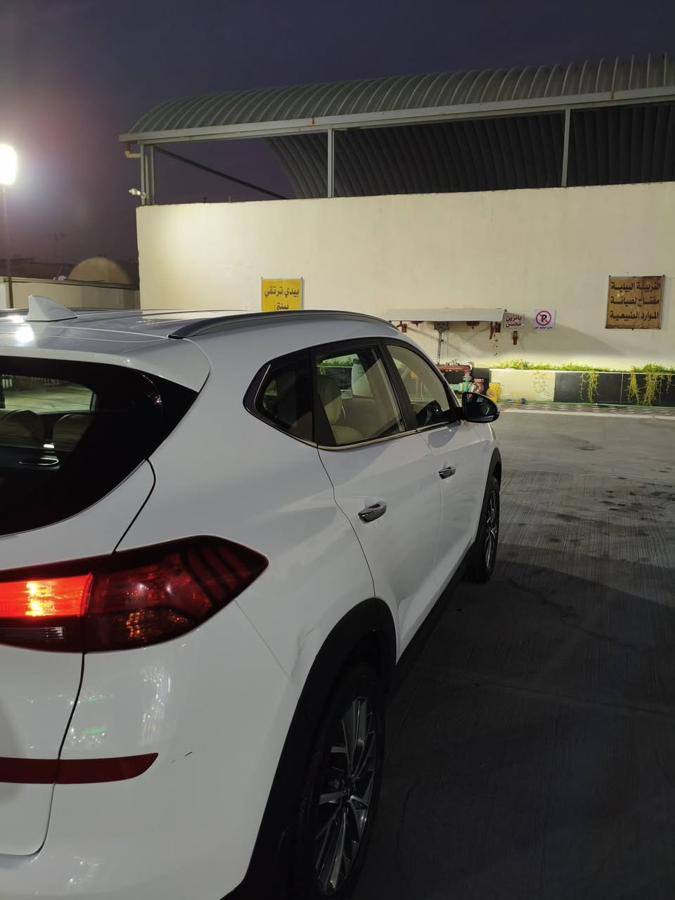 سلام عليكم توسان للبيع موديل 20كفاله عامه عدا خسفه قليله بالجاملف الايمن فول مواصفات عده الفتحه رقم بصره سنويه جديده  خمس عدسات  شركة الكاصد تبريد قطعتين خير من الله تحكمات قياده بصمه ابواب +تشغيل  مكينه الفين السعر 215وبيه مجال للخيرين مكان البصره المركز ***********
