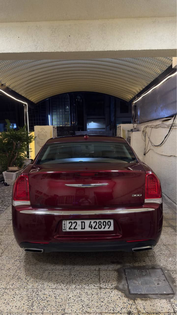 كرايسلر C300 اوباما 
مديل 2016 لون كرزي شذرة  
فول موصفات عدا البانوراما دخل جلد اسود بصمة صاج اسود ملكي شاشة Apple CarPlay وليس شاشة عاديه تحكمات ستيرن كامله مقاعد تحكم كهرباء ميموري خزن مقعد و تدفئه بل مقاعد 
كير ماوس طيارة 8 نمره نضام AWD فور ويل مانع تزحلق كروس مثبت سرعة سستم سماعات Alpine تبريد قطعتين لايت زينون عدسه عالي ناصي ويل كروم قياس 18
بصمات العدد 2 و سبير و عده كامله منازله
محرك 3600 المسافة المقطوعة 88 ميل 
السيارة نضيفة جداً استخدام شخصي جاهزة من كلشي مابيها اي نقص و عليها ادامه كامله 
وارد كندي الضرر جالملغ خلفي ايسر و ربع الجنطة الخلفية بدون ايرباك و دواخل و بل عراق بيها تبديل باب خلفي و صبغ جماليه اثر شخوط ابيع شبه احزام
السونار مرفق مع المشنور و صور حادث كندا 
رقم شمالي اربيل دولي تحويل مباشر 
السعر 190 و بي مجال 
العنوان بغداد السيدية
 للتواصل ‭0783 893 6707‬
وتساب *********** بغداد, العراق
