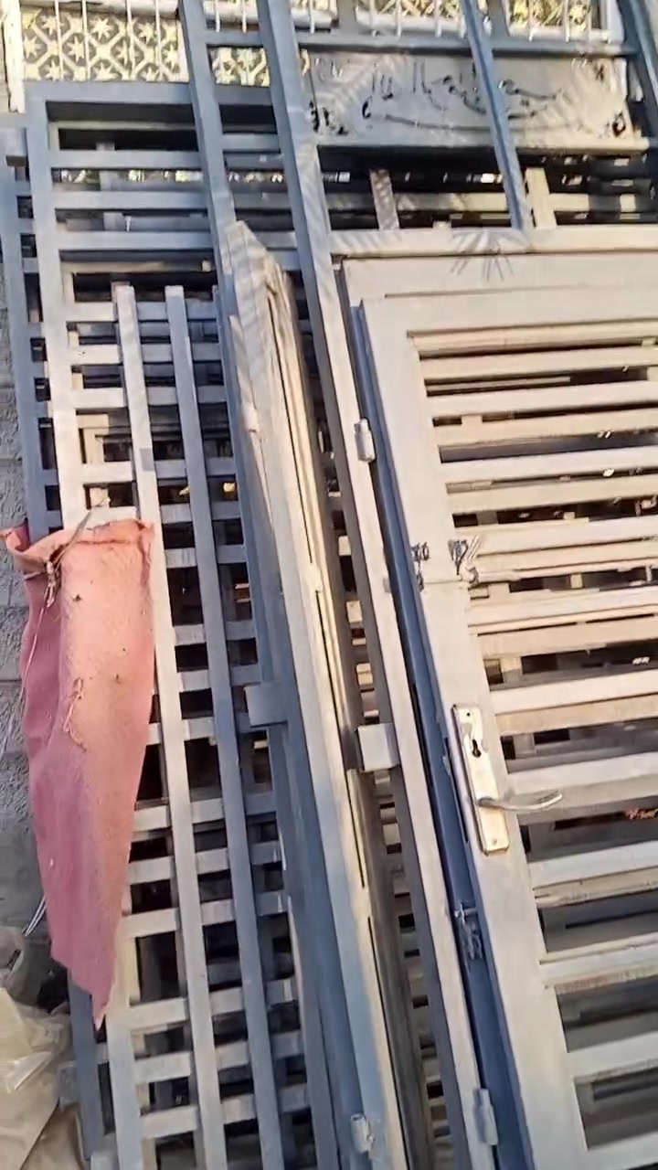 سلام عليكم حداديه جديده تسكام شغل درجه اوله امانت الله تجي شوفه بعينك جنره 4ملم 3شباك ارتفاع مترين ونص بيبان عدد 2كذالك ارتفاع مترين ونص ***********

