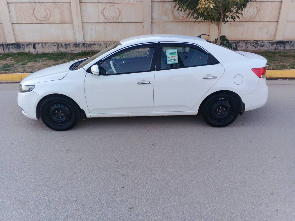 سلام عليكم سياره للبيع سيراتو خليجيه موديل 2013مواصفات نص فول شاشه كامره خلفيه حساسات خلفيه اشاره بلمري مري شفط تبريد في اي بي تحكم ستيرن جهتين اربعه دسك تدفئه وتبريد محرك1600 دوش المرغوب  رقم اربيل بأسم كردي تريد تحويل تريد وكاله سنويه لل 27 محرك جديد كير جديد حداديه جديده تخم تاير جديد سياره بيها مكانين صبغ بدون دواخل  السعر المطلوب 95 وبيها مجال العنوان كربلاء رقم ***********
