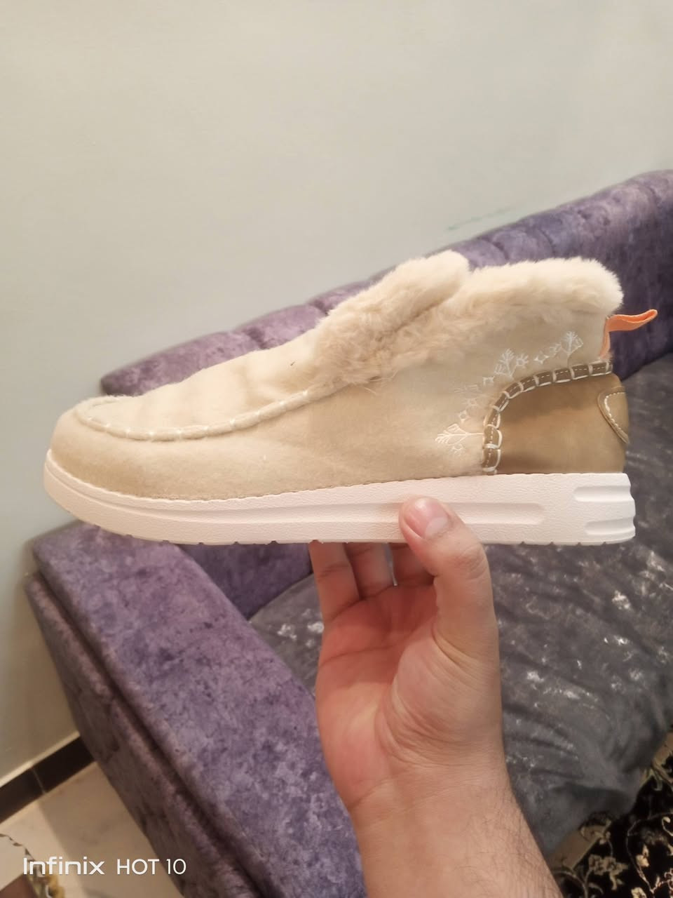 نسائي قياس خاص 43 ب15الف للحجز خاص او واتساب ***********
