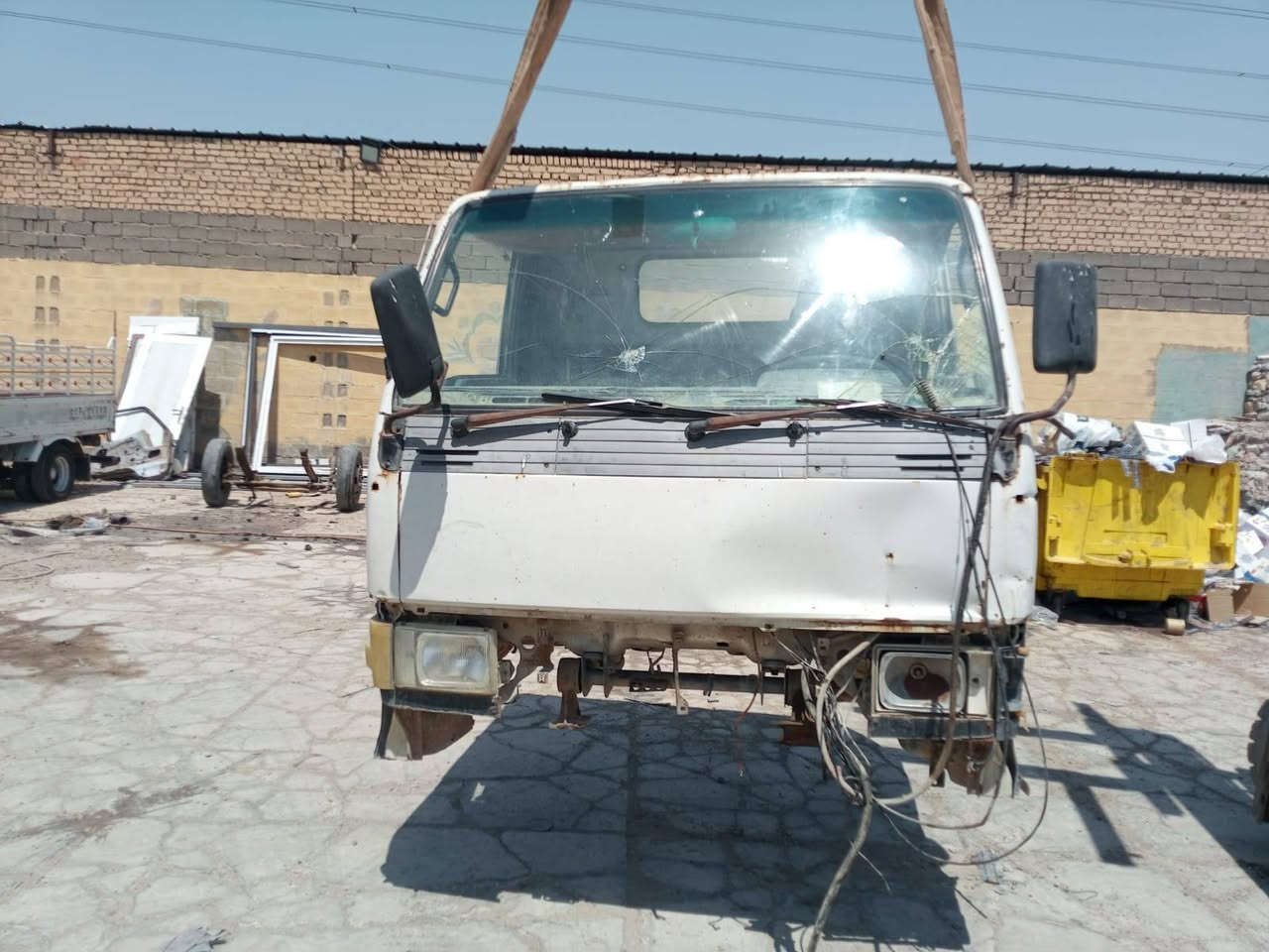 سلام عليكم للبيع قمارة كنتر كصيف بلادية بدون صبغ دعامية موجودة جديدة شباك جملغات فقط بيها خياس سعر ٥٠٠ مكان بغداد ***********
