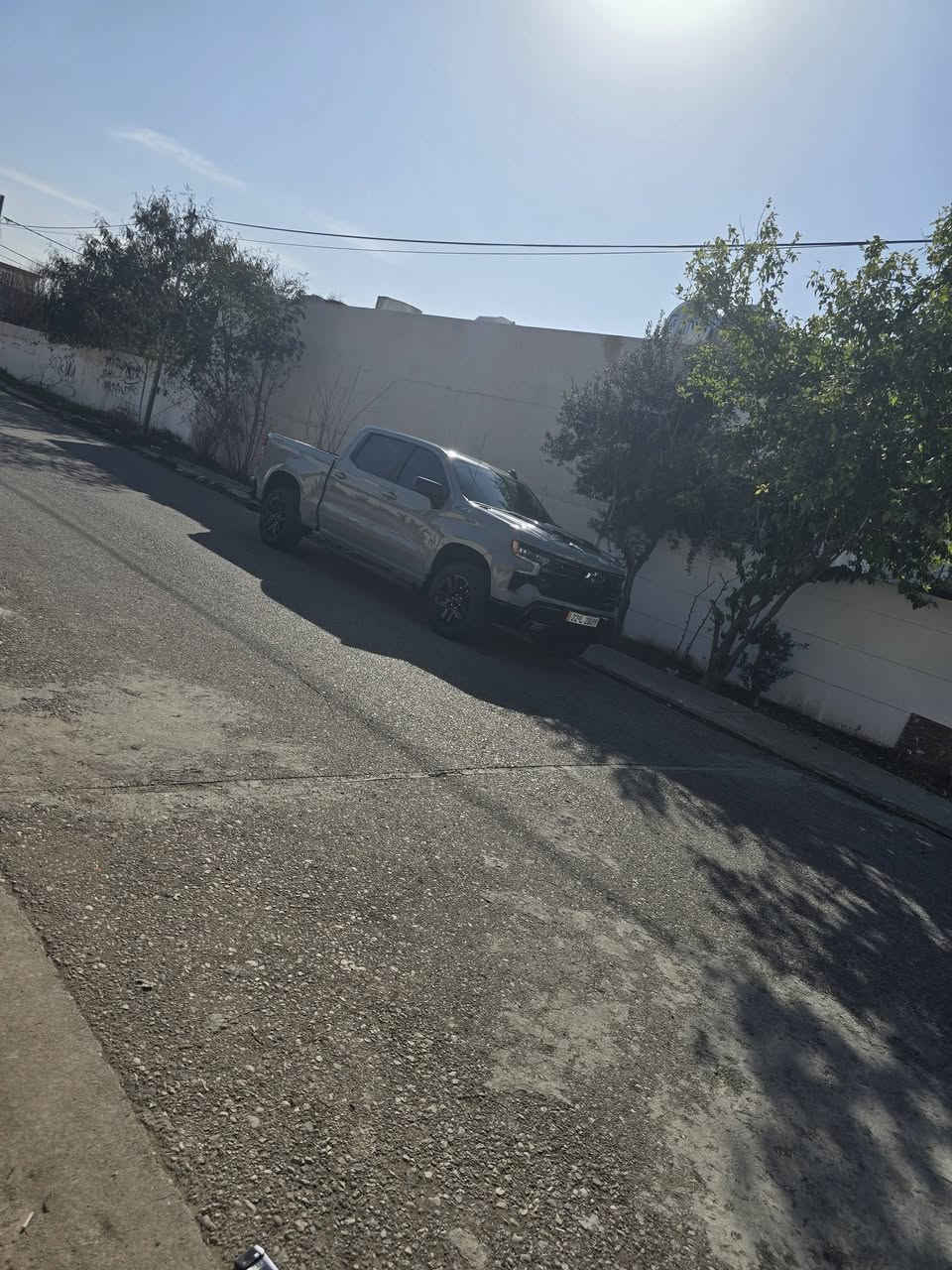 السلام عليكم للبيع سلفرادو اربيل 2024 ماشيه ٢٤ الف كيلو فول مواصفات ٨ سلندر ٥٣٠٠ كتاب تضليل جديده كلش مناقصها شي لون اسمنتي ضرر بنيد  كير طرح رادارات قياده اليه تحذير تصادم إنذار ع الجام rst تريل بوس معلايه من الشركه مواصفات هواي بيها للاستفسار ***********
