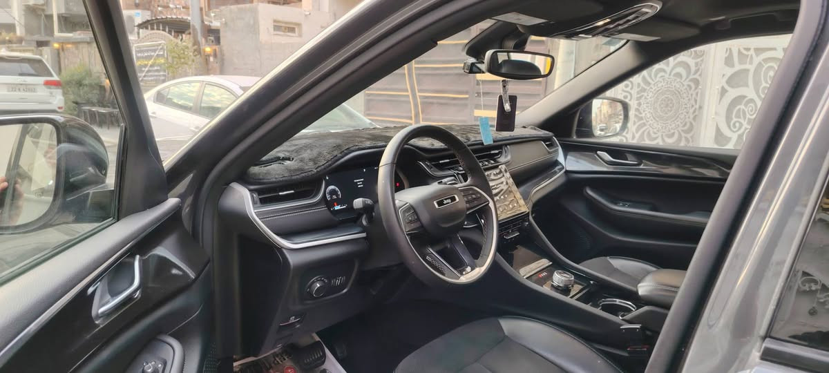 السلام عليكم سياره جيب موديل 23 فول مواصفات ماشيه 18 سياره جديده لوك رقم بغداد  رقم بغداد الدولي باسمي ***********
*********** رجاء اتصال فقط ما متواجد على النت
