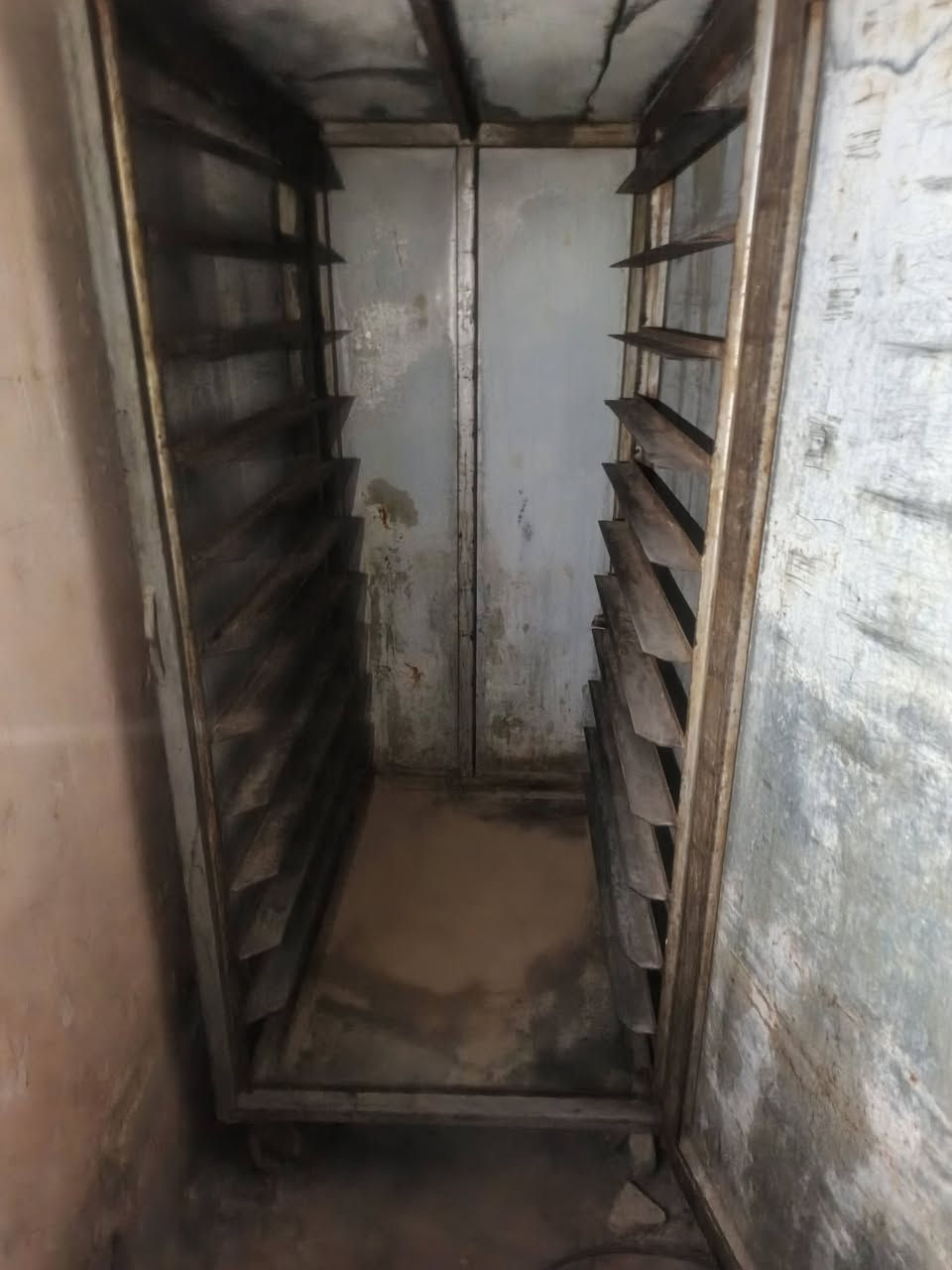 سلام عليكم غراذ كهربيك لبيع صواني جديد وعربانه وغماره وبطل كامل سعر خاص وهاذ رقم تلفون ***********
