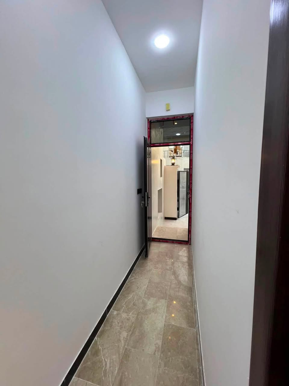 مرحبا بيت للبيع بغداد حي الجهاد ديوان المخابرات مساحت البيت ١٠٠  واجه خمسه يحتوي على خمسه نوم ٣ صحيات  مدخلين بناء جديد غير مسكوان الاستفسار ‭***********‬
