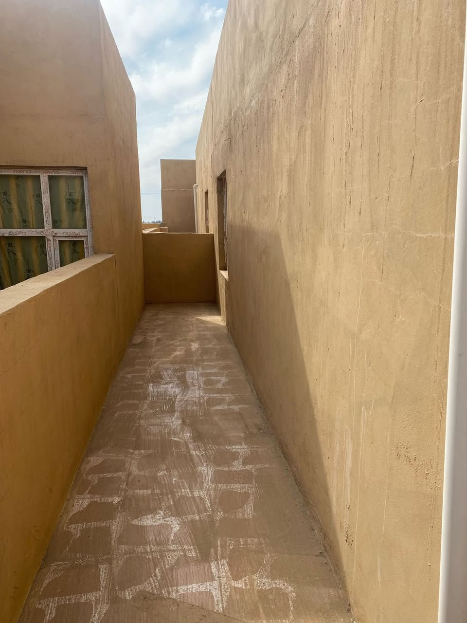 بيت للبيع صفر
بمجمع دريم ستي صدر طير 

البيت رقمو c87 المساحة ٢٠٠م 

مابي مشاكل مع الشركة ( مسدد المبلغ كامل للشركة) البيت 

استقبال 

صالون داخلي 

حمام 

غرفتين نوم 

طابق واحد 

السعر ارخص من الشركه جوه السوك نقد 80 مليون

بي مجال بسيط 

للتواصل  ***********

