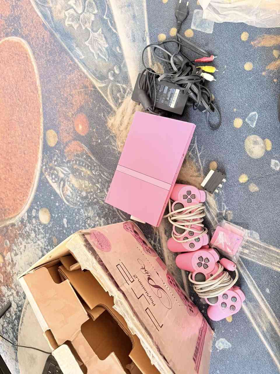 بلي 2 كامل مع الملحقات مع الكارتونه
السعر 65 مع التوصيل 
التواصل *********** متوفر واتساب
