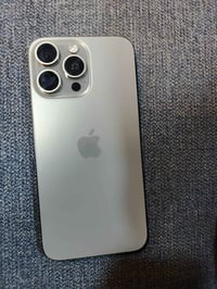 ايفون 15برو ماكس للبيع بطاريه 90نضافه ١٠٠٪؜ويا كيبل الاصلي دبل سم كارت...