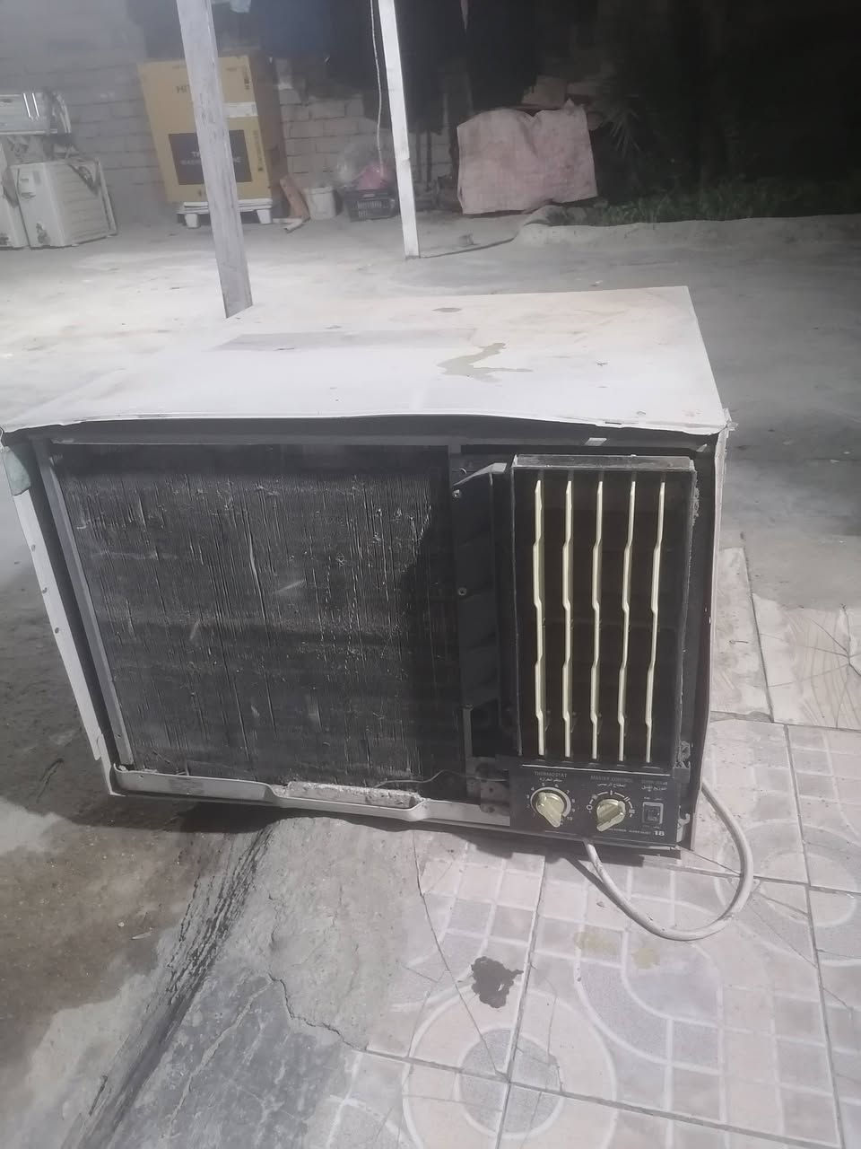 حاره طنين ماطور جديد 
مكيف جنرال طن ونص 
بارده طنين وبارده طن ونص 
كلهم بحاله جيده جدا 
الي رايد اي قطعه يتصل 
***********
