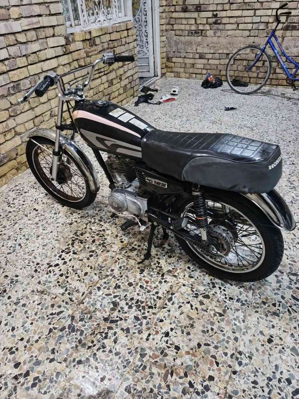 1.سلام عليكم شباب دراجه يرانيه البيع كلك مكفوله عشارين 
دراجه خير من الله ما ناقصه أيشي
2 العنوان ميسان 
3.السعر ٤٥٠الف
***********
