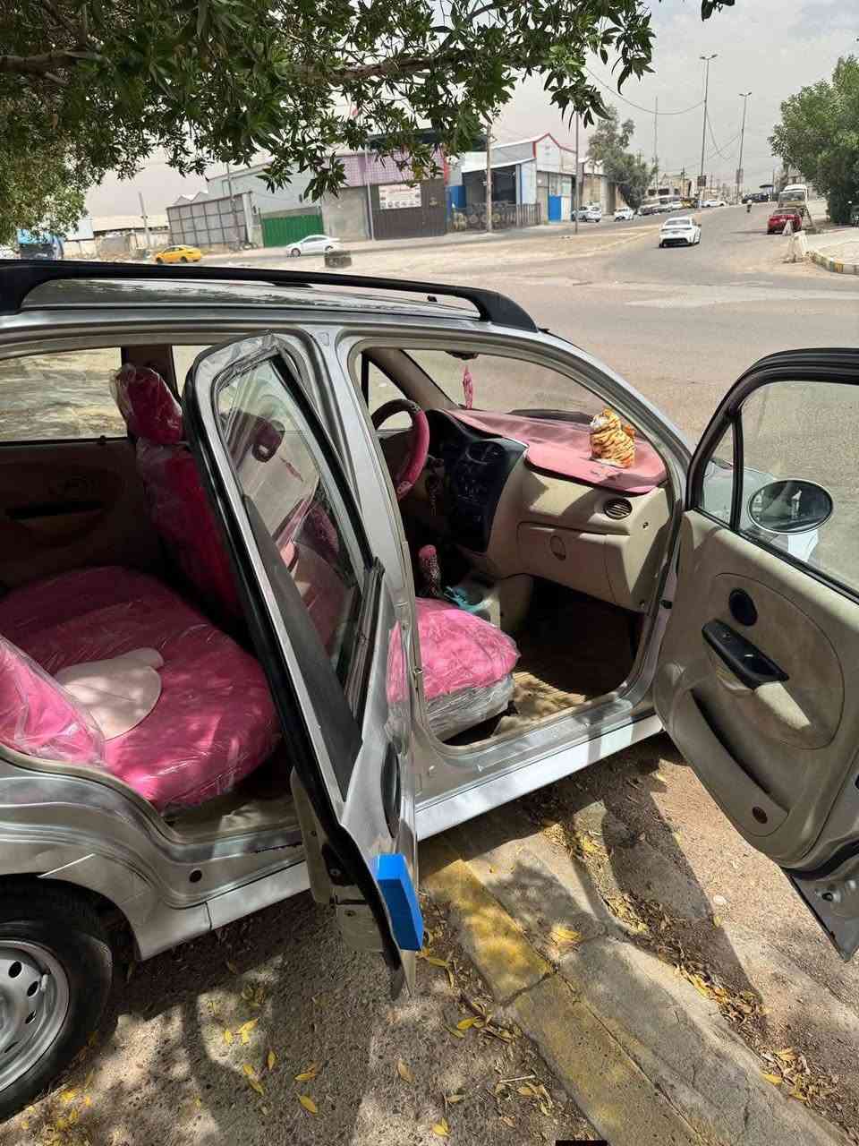 السلام عليكم كيو كيو ٢٠١٠  رقم بغداد حادثهة صبغ في الجاملغ الامامي فقط نضيفة وميكانيك وكهربائيات خير من الله عارضهة ب ٢٩ وبيهة مجال بسيط عنوان بغداد هـ ***********
