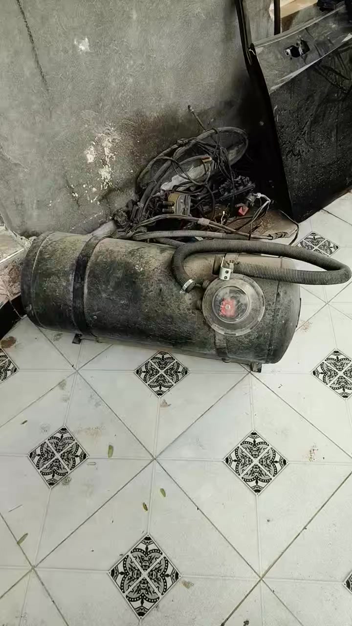 السلام عليكم
منضومة غاز  ٤  سلندر تركيه للبيع قبل 8  أشهر شديتهه بيهه كارت اصفر مال صيانه وحاليآ مفتوحه المنضومه جديده السعر  300  ألف  وبيهه مجال مكاني ديالى بعقوبه  هاتف  ***********
